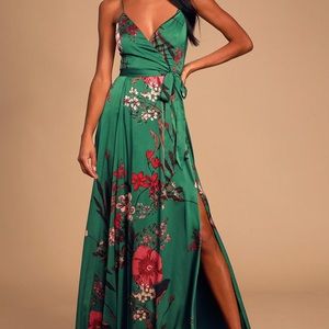 BRAND NEW, NEVER WORN - US size L Lulus emerald green floral print maxi dress